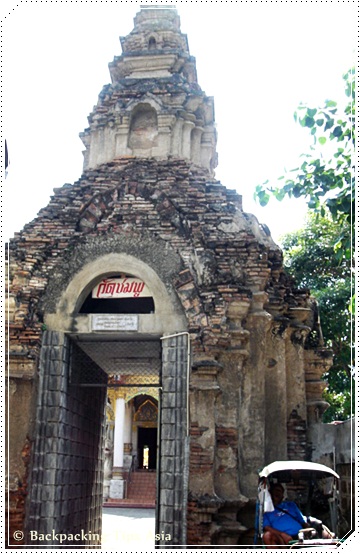 Entrance to temple in Chang Mai, Thailand