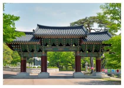 Tongdosa temple in Busan, Korea - ©iStockphoto.com/Joesboy