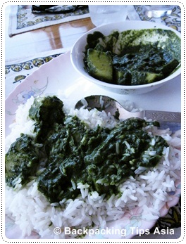 Aloo dish containing spinach and potatoes in Kovalam