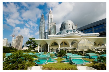 Mosque in KL, Malaysia - ©iStockphoto.com/CWLawrence