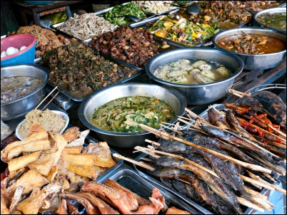 Food in Phnom Penh, Food at Kandal market in Phnom Penh: ©iStockphoto.com/epixx