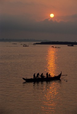 Fishing boat near Phnom Penh, ©iStockphoto.com/Kasei